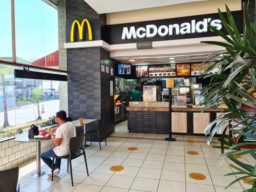 COMPLEXO-DE-ALIMENTACAO-E-COMPRAS-10