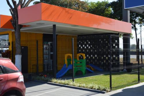 COMPLEXO-DE-ALIMENTACAO-E-COMPRAS-16